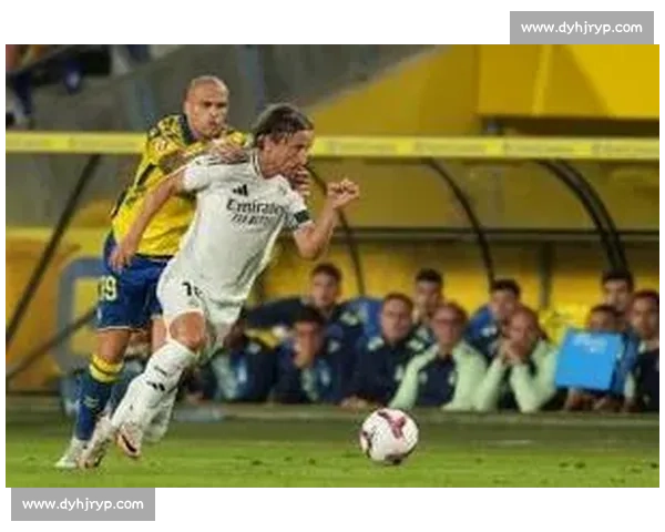 亚马尔遭炮轰引德比冲突：别学维尼修斯，梅西从不说皇马盗窃