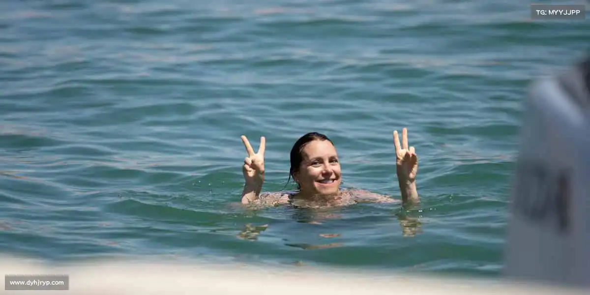 <strong>星空综合</strong>🥍羽毛球在空中的飞舞，是灵动与速度的激情共舞！